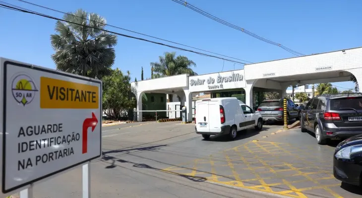 Moraes autoriza Bolsonaro a receber visita de funcionário de cartório