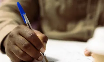 Justiça anula decisão de banca examinadora que desclassificou candidato por cota racial