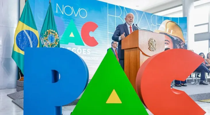 Lula anuncia R$ 9,7 bilhões para o transporte público