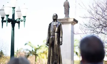 Arcebispo suspeito de abusos sexuais virou nome de rua, cemitério e foi homenageado com estátua de bronze