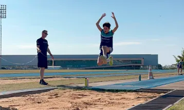 FMEC tem cerca de 50 vagas gratuitas de aulas de atletismo para crianças e adolescentes no CNTA