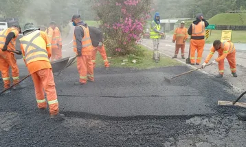 Estrada da Graciosa começa a receber conservação do pavimento asfáltico
