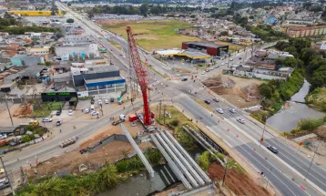 Pontes paralelas ao novo viaduto Curitiba-Pinhais começam a ganhar forma