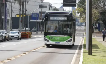 Transitar registra mais de 5 mil infrações de desrespeito à faixa exclusiva do ônibus neste ano, em Cascavel