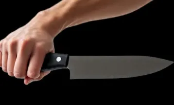 Adolescente leva faca para escola após ser ameaçado por estudante