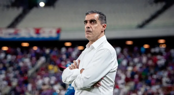 Fortaleza anuncia saída do técnico português Renato Paiva