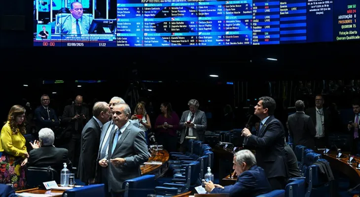 Com holofotes no STF, Congresso abre caminho para ficha suja e anistia