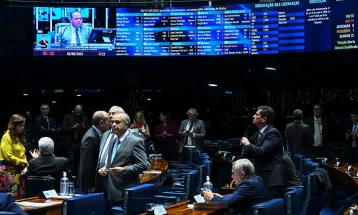 Com holofotes no STF, Congresso abre caminho para ficha suja e anistia