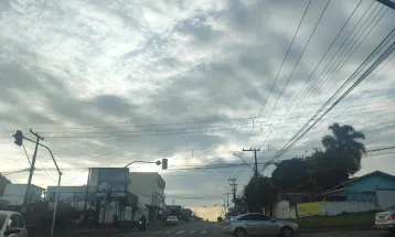 Eclipse “anel de fogo” provoca apagão visual no céu em 17 de fevereiro