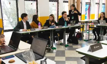 Assembleia Legislativa recebe simulado da ONU promovido pelo Colégio Estadual do Paraná