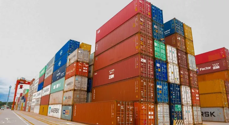 Balança comercial tem saldo positivo de US$ 6,1 bi em agosto