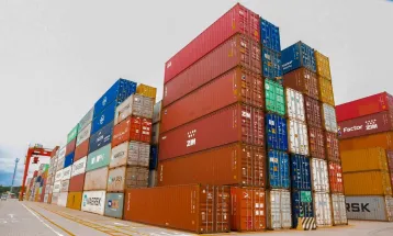 Balança comercial tem saldo positivo de US$ 6,1 bi em agosto