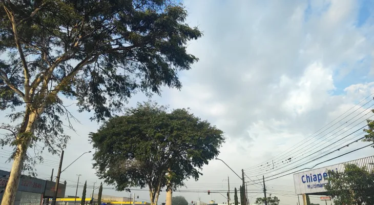 Tempo instável marca sexta-feira com chuva e frio em Cascavel