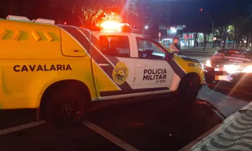 Polícia prende dois e apreende revólver durante abordagem na Avenida Brasil em Cascavel