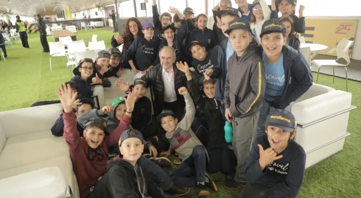 Alunos da Rede Municipal de Ensino realizam visita ao Autódromo e vivem um dia de corrida da Stock Car