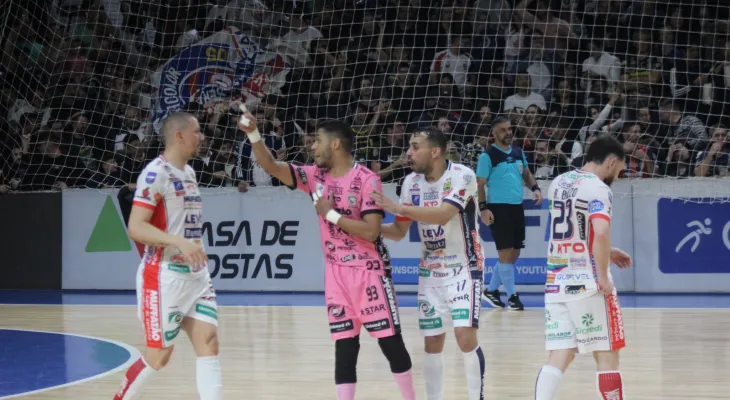 Cascavel Futsal goleia o Magnus e está classificado para as oitavas