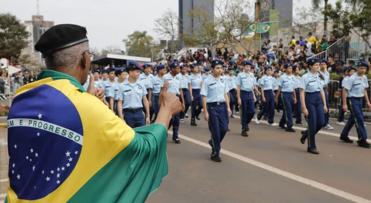 Com mais de 12 mil participantes, Desfile de 7 de Setembro emociona e mantém acesa chama do patriotismo em Cascavel