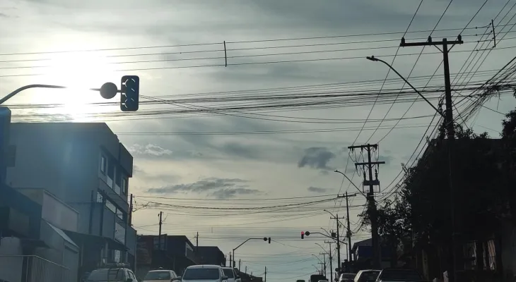 Céu nublado e rajadas de vento marcam início de semana em Cascavel