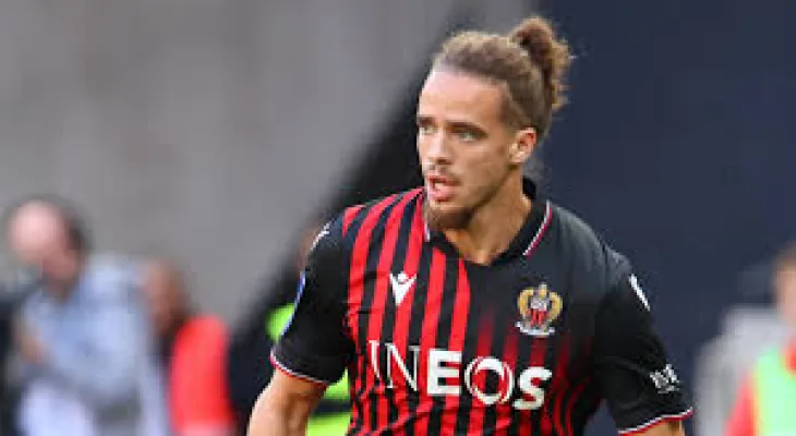 Santos negocia a contratação do atacante Bilal Brahimi, ex-Nice