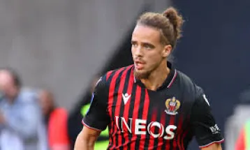 Santos negocia a contratação do atacante Bilal Brahimi, ex-Nice