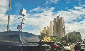 Justiça suspende multas aplicadas por radares nos últimos 12 meses