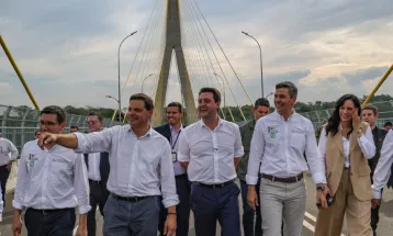 Ratinho Junior e presidente do Paraguai visitam obra da Ponte da Integração