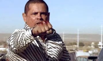 De Breaking Bad para a prisão: astro é acusado de agressão contra adolescente”