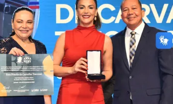 Reconhecimento nacional: Sara Treccossi, diretora de enfermagem do HUOP, é premiada com o Ana Nery 2025
