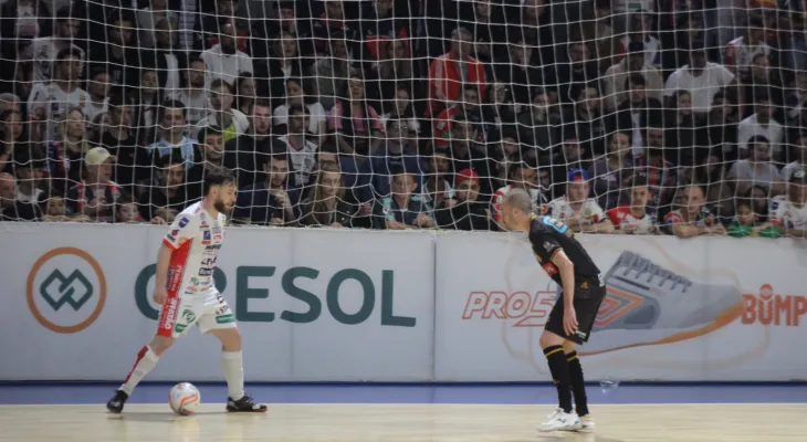 Cascavel Futsal defende o posto no G-8 da Liga Nacional contra os gaúchos