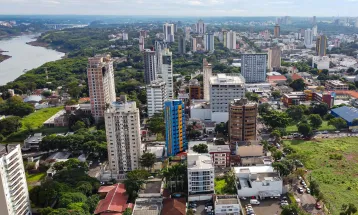 Foz do Iguaçu terá 64 voos extras da Azul na temporada de verão 2025/2026