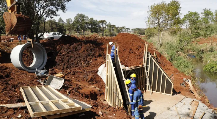 Interdição na Rua Arapongas altera trânsito na região norte de Cascavel