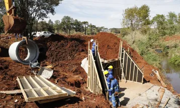 Interdição na Rua Arapongas altera trânsito na região norte de Cascavel