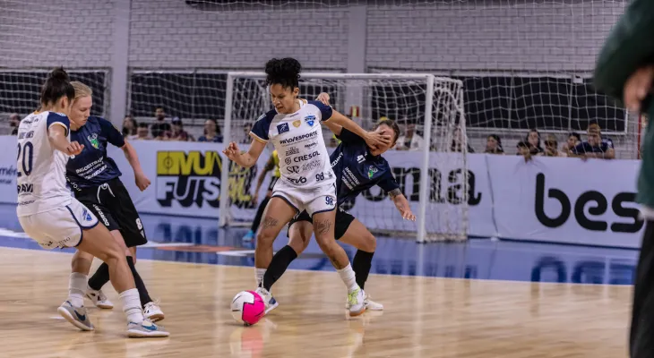 Stein Cascavel encara o Clube Resenhas pelas quartas da LFF