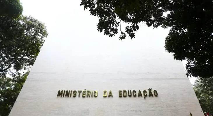 Sai lista de cursos superiores semipresenciais autorizados pelo MEC