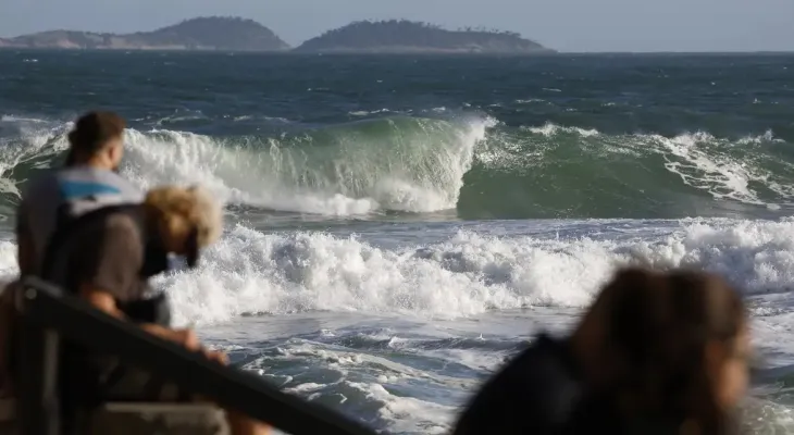 Adolescente que desapareceu com namorada no mar é encontrado