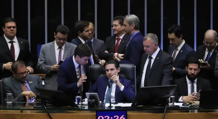 PEC da blindagem é aprovada por deputados e vai ao Senado