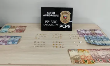Operação policial em Cascavel apreende drogas, dinheiro e celular furtado
