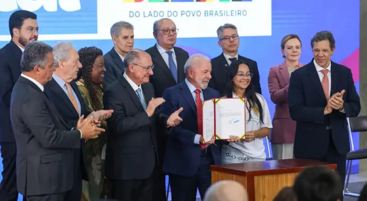 Lula sanciona lei contra adultização de crianças nas redes