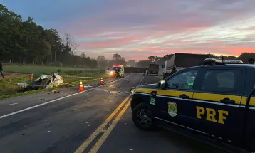 Colisão frontal entre carro e caminhão deixa dois mortos na BR-373 em Prudentópolis
