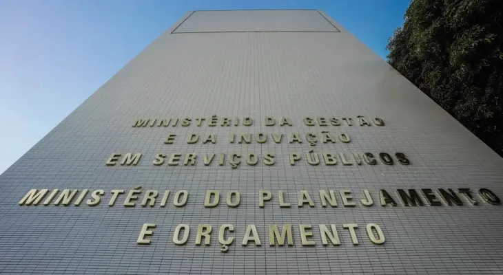 Governo Federal extingue mais de 44 mil cargos e aposta no enxugamento da máquina pública