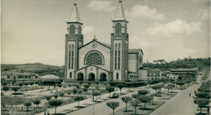 Saudade não tem idade: Praça Cornonel Bertaso em Chapecó em meados do século passado