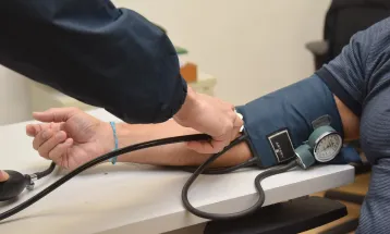 Com nova classificação da pressão 12 por 8, Paraná reforça rede de diagnóstico