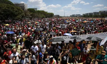 Milhares marcham no DF contra anistia a golpistas e PEC da Blindagem