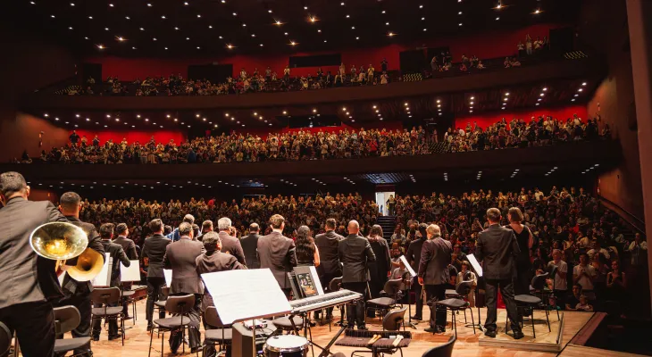 Com o tema amizade, emoção do público marca concerto da Orquestra Sinfônica do Paraná