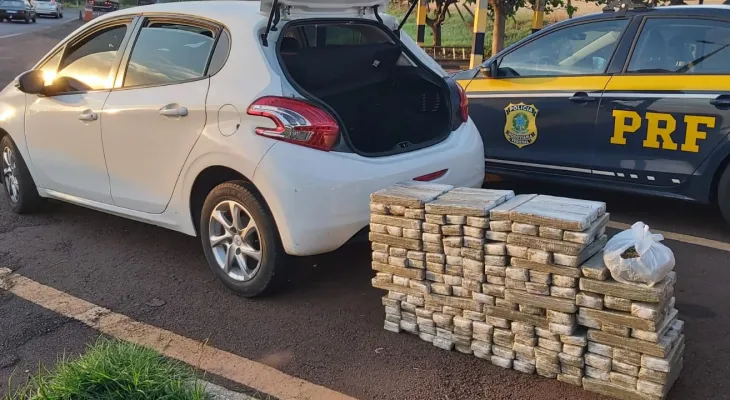 PRF prende duas mulheres traficando mais de 120 quilos de maconha na BR-277 em Céu Azul