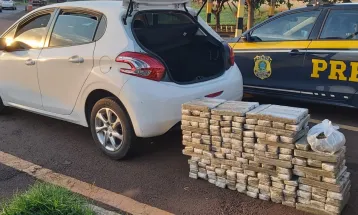 PRF prende duas mulheres traficando mais de 120 quilos de maconha na BR-277 em Céu Azul