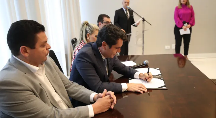 Alexandre Curi e Gugu Bueno promulgam primeiro Código de Ética da Alep