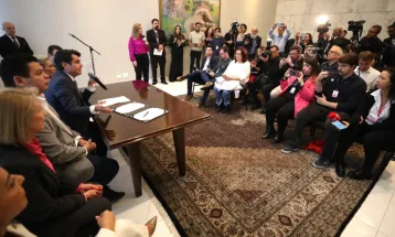 Curi e Gugu Bueno promulgam 1º Código de Ética e Decoro Parlamentar na Alep