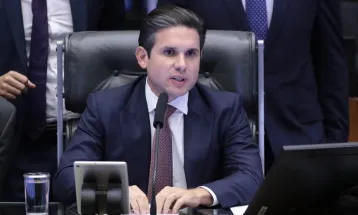 Motta nega indicação de Eduardo Bolsonaro como líder da Minoria