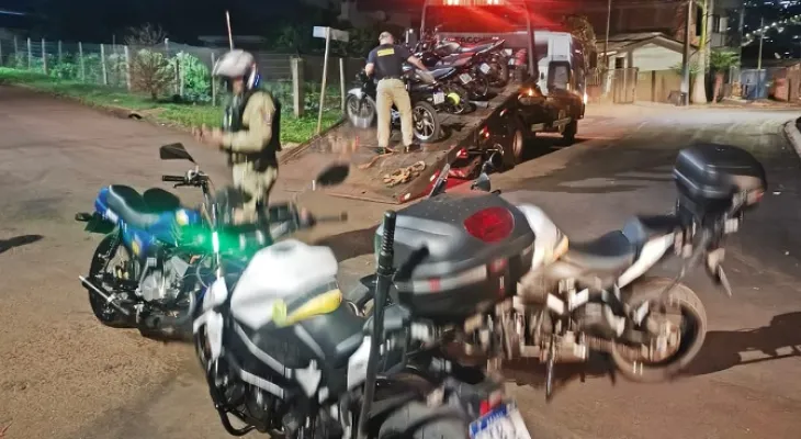 PM realiza operação de trânsito no bairro Morumbi em Cascavel